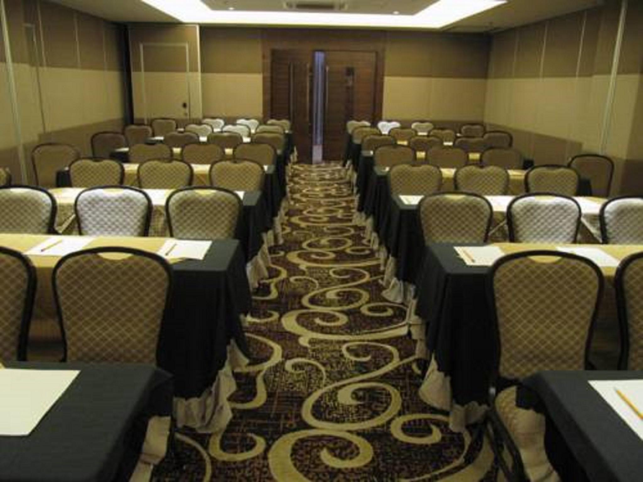 Castle Peak Hotel Cebu Extérieur photo