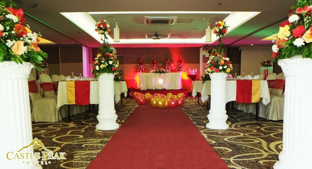 Castle Peak Hotel Cebu Extérieur photo