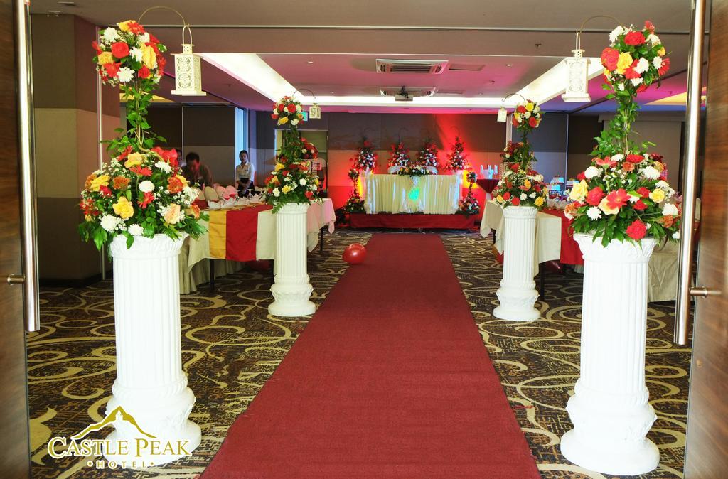 Castle Peak Hotel Cebu Extérieur photo