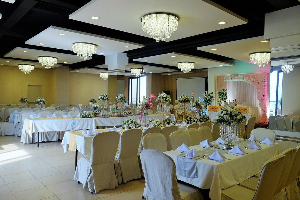 Castle Peak Hotel Cebu Extérieur photo